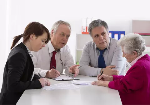 Ai moșternit de la părinți niște certificate de acțiuni?  Cum procedezi pentru a le trece pe numele tău