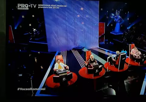 Ana Munteanu, concurenta din spatele cortinei de la Vocea României. “Ești bucuria acestei seri" / "Sunt speriat că aș putea să lucrez cu tine”