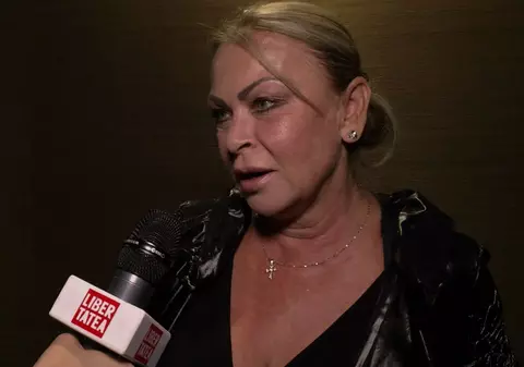 VIDEO EXCLUSIV | Actrița Dana Dembinski și-a amintit de vremurile când era pe băncile școlii. Ține legătura cu foștii colegi