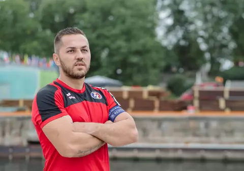Povestea lui Alin Bugeag, unul dintre jucătorii naționalei oamenilor străzii din România. De la pușcărie pentru droguri, la Homeless World Cup 2017 de la Oslo
