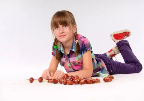 Figurine din castane. Fă jucării împreună cu copilul tău!