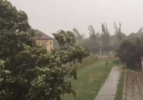 VIDEO | Ghid de supraviețuire. Cum te ferești de furtună și de fulgere. Ce să faci și ce nu