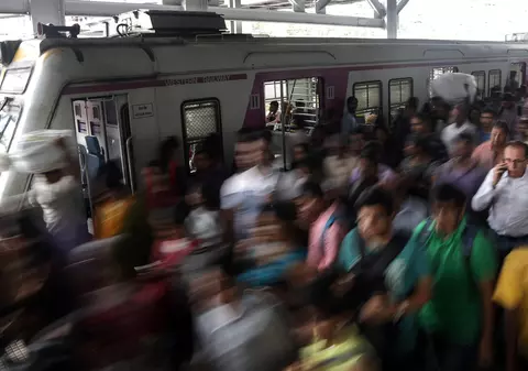 Busculadă într-o gară din Mumbai. Cel puțin 22 de oameni și-au pierdut viața