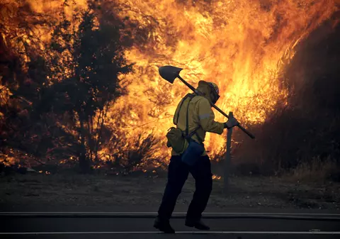 Incendiu puternic în estul Franței. Cinci oameni au murit, după ce o locuință a luat foc