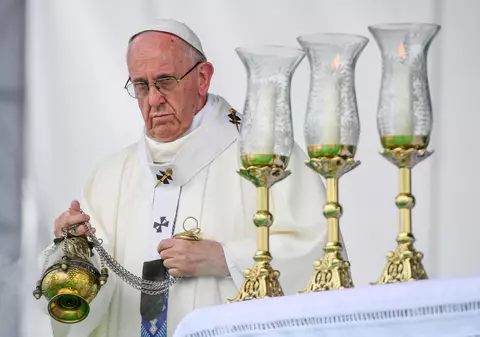 Papa Francisc nu mai vrea țigări la Vatican. Ce decizie a luat Suveranul Pontif