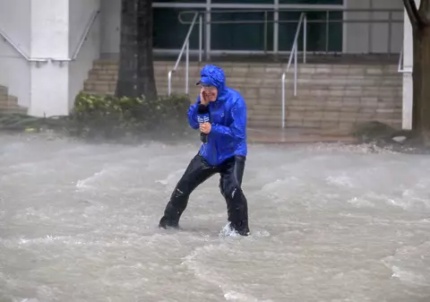 Reporteri la datorie, în mijlocul uraganului Irma. Cum "s-au luptat" cu furtuna