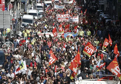 Mii de francezi au protestat față de reforma codului muncii. Emmanuel Macron, în insulele din Caraibe afectate de uraganul Irma