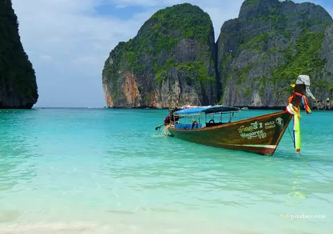 (P) Sărbătorește Anul Nou, pe plajele albe din Phuket!