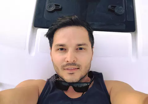 Liviu Vârciu s-a îmbolnăvit și le-a arătat fanilor cum își protejează fetița de răceală. A fost taxat însă imediat