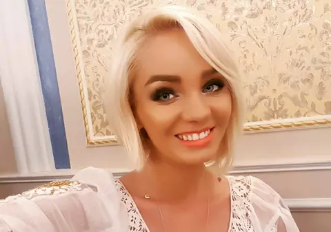Incredibil cum arăta Maria Constantin la prima sa nuntă. Cum a fost fotografiată pe uliță și gestul aducător de ghinion pe care l-a făcut | FOTO