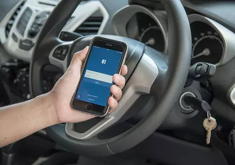 O tânără a postat acest mesaj pe Facebook și a murit la mai puțin de un minut după. Familia a încremenit la vederea mesajului