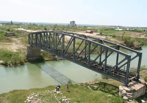 Podul CFR de la Grădiștea va fi reconstruit, după 12 ani de la prăbușire. S-a semnat studiul de fazabilitate pentru tronsonul București - Jilava - Giurgiu - Frontieră