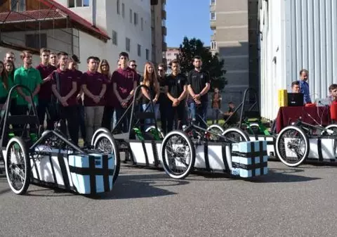 Primele mașini electrice de curse din România, construite de elevi în Brașov