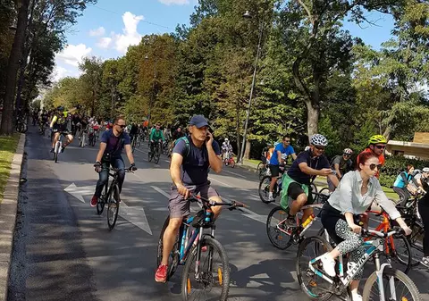 GALERIE FOTO/ Protest al bicicliștilor în București, împotriva administrației locale