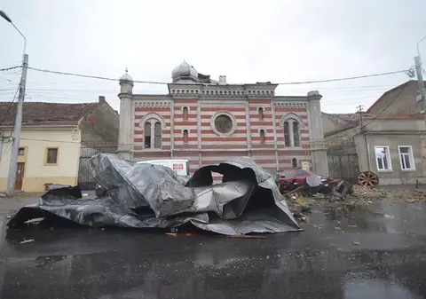 Singura sinagogă funcțională din Timișoara, construită în 1895, a fost grav avariată de furtuna de duminică