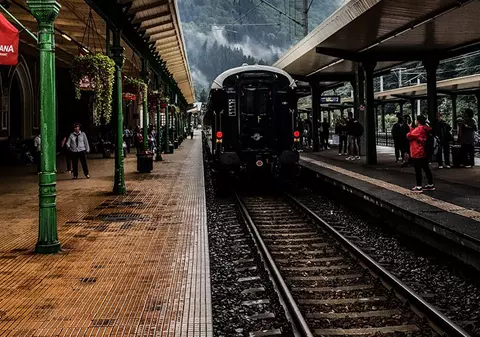 Trenul de epocă Orient Express a ajuns, pentru ultima dată anul acesta, în România | FOTO