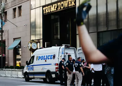 VIDEO | Incendiu la Trump Tower. Mai multe echipaje au intervenit la turnul din New York
