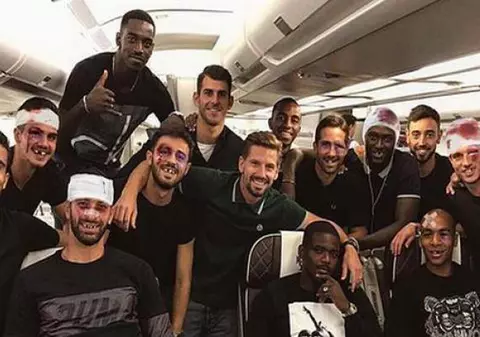 Portughezii au făcut haz de necaz după ce au scăpat de duelul cu durii maghiari. Au trucat o poză ca să arate lumii cât de greu le-a fost