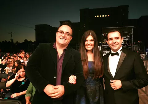 EXCLUSIV/  Compozitorul Cristian Faur s-a întors la școală la 46 de ani. E coleg de bancă cu Paula Seling și are profesori mai tineri ca el!