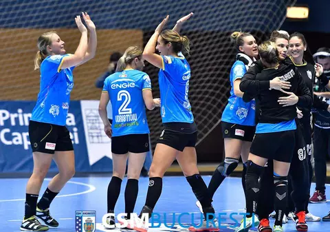 Handbalistele de la CSM Bucureşti, blocate la Varşovia! Stau de zece ore în aeroport