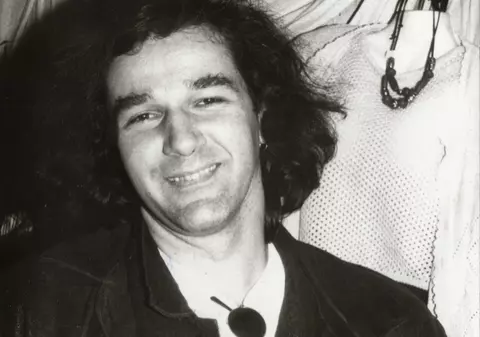 EXCLUSIV/ Dan Bittman, din nou solist la IRIS. Va cânta cu trupa în care s-a lansat!