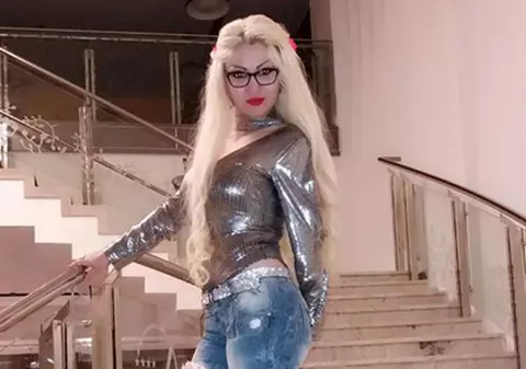 Locuri de muncă în cluburi de noapte din Italia, promovate pe Facebook de o tânără din Vaslui. Cine este Gina Felea, supranumită „diva de la Murgeni”