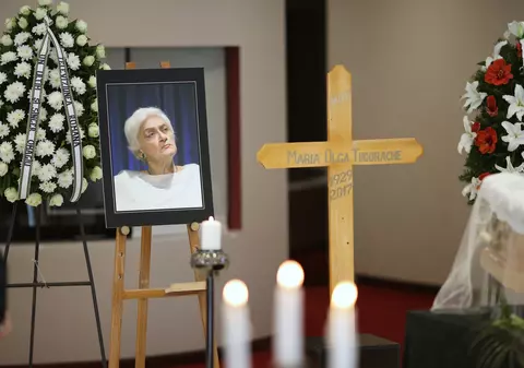 Premierul Mihai Tudose a trimis o coroană de flori la priveghiul Olgăi Tudorache. Mesajul transmis de el a atras atenția tuturor