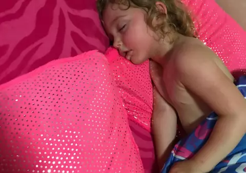Momente de groaza pentru o mama: a incercat sa-si trezeasca copilul timp de 20 de minute