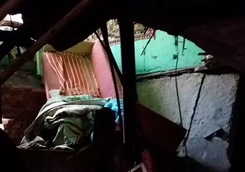 Tavanul unui apartament s-a prăbușit în Lupeni, Hunedoara. Dezastru într-un bloc de locuințe sociale