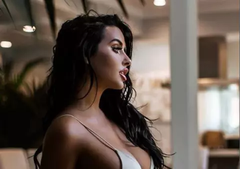 Chelnerița săracă Abigail Ratchford a ajuns milionară peste noapte
