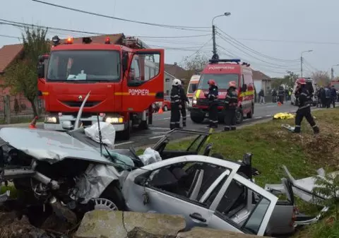 Accident grav în Satu Mare. O persoană a murit, iar alte patru au fost rănite. Bebeluș de 9 luni transportat la spital
