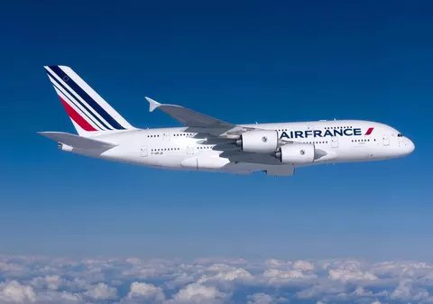 Un echipaj de zbor a fost arestat după ce fiica unui fost ministru argentinian s-a plâns de pasagerul de lângă ea