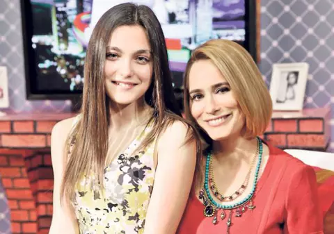 Andreea Esca face filosofie în avion cu fiica ei. "Cine m-a pus să deschid discuția?!"