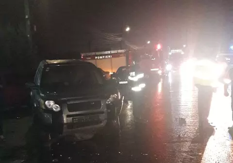 FOTO| Caz incredibil în Argeș: Un șofer beat, fără permis și cu un copil în mașină a lovit trei pietoni