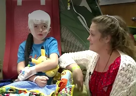 Un băiat a dormit 11 zile, iar de când s-a trezit are probleme neurologice