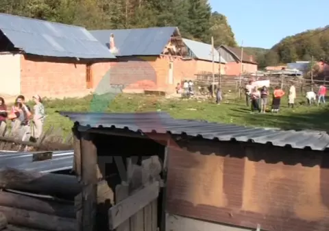 VIDEO. Locuitori din Bocșa, păcăliți de autorități. Oamenii sunt pe punctul de a rămâne fără case