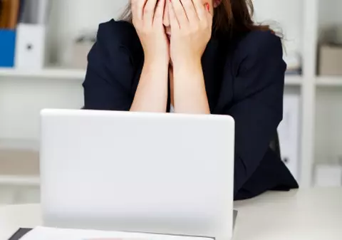 Epuizarea fizică a angajaților, o adevărată epidemie printre angajații de azi. Sindromul burnout, asasinul tăcut de la muncă