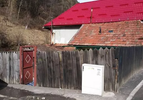Așa arată casa cea mai mică scoasă la vânzare în România. Nu e nici cât o garsonieră