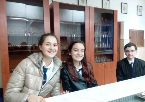 REPORTAJ / Trei elevi de la un colegiu din Galaţi, membri ai Mensa, printre cei mai inteligenţi 2% oameni din lume - FOTO