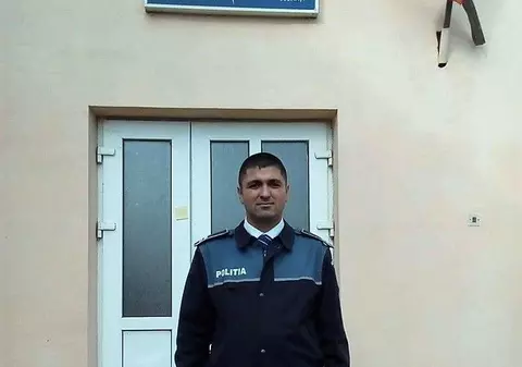 Ce a găsit un polițist la locuința unei bătrâne căreia i se furase butelia. S-a întâmplat chiar în casa vecinului ei