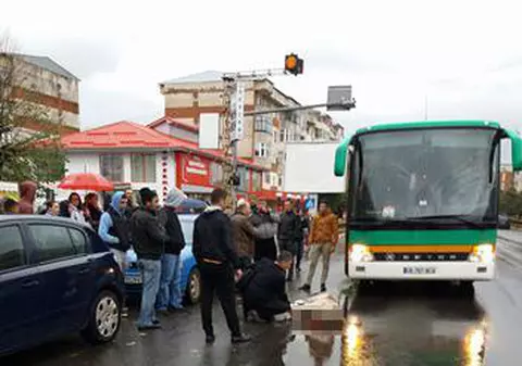 O femeie transportată cu duba la spitalul din Craiova a murit. Nicio ambulanță nu era disponibilă