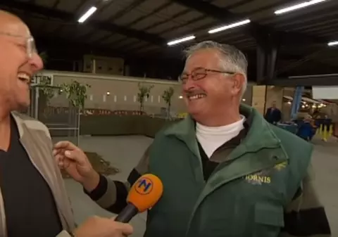VIDEO VIRAL | Un fermier a amuzat tot internetul cu râsul său: "Zici că e o găină"