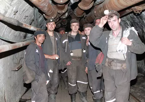 De la Valea Jiului...la jalea viului. În 1990, 90.000 de mineri lucrau în 15 mine. Acum, abia sunt locuri de muncă pentru 4000 de oameni