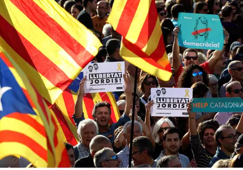 Câte steaguri are Catalonia și ce semnifică acestea