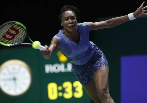 Venus Williams o învinge pe Muguruza și se califică în semifinalele Turneului Campioanelor 2017