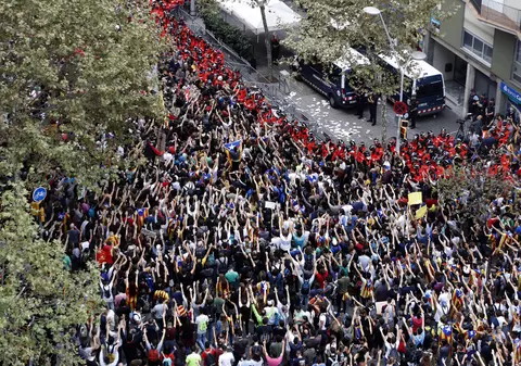 FOTO | Grevă în Catalonia, în urma referedumului controversat. Mii de oameni au ieșit în stradă