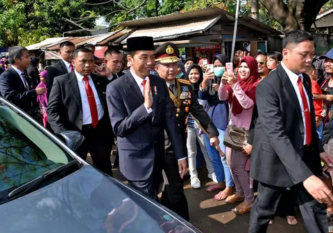 Președintele Indoneziei a mers doi kilometri pe jos pentru a ajunge la o paradă, după ce a fost prins într-un ambuteiaj