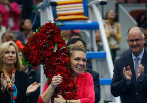 Simona Halep a început a doua săptămână ca lider mondial. ”Simo” a ajuns în Singapore. Alte patru românce în top 100 WTA