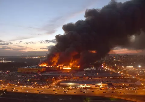 Incendiu de proporții la un centru comercial din Moscova. Pierderile sunt estimate la 86 de milioane de dolari
