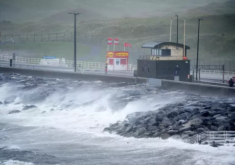 O "bombă meteorologică" amenință Marea Britanie, la scurt timp după trecerea uraganului Ophelia